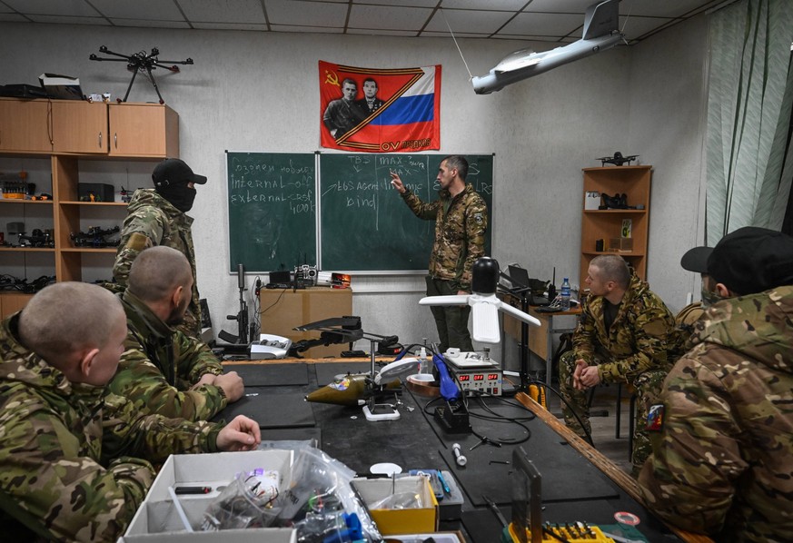 Russia Ukraine Military Operation UAVs 8541941 23.10.2023 Russian servicemen study software at the Akhmat aerial reconnaissance school, organized by Chechen special police regiment named after Akhmat  ...