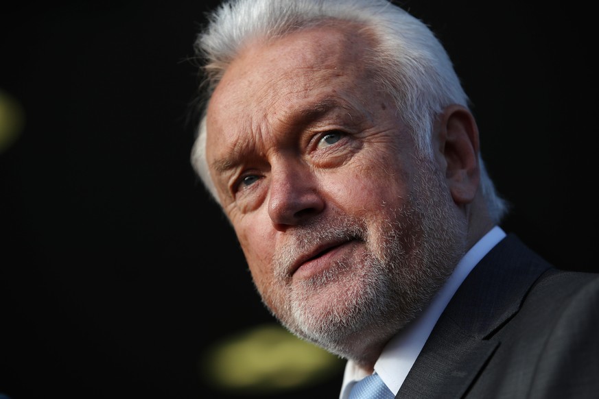 BERLIN, GERMANY - NOVEMBER 17: Wolfgang Kubicki of the German Free Democratic Party (FDP), arrives for further talks the morning after leaders of the four negotiating parties failed to reach consensus ...