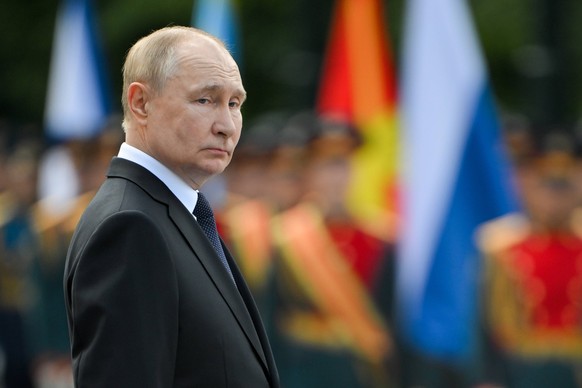 RUSSIA, MOSCOW - JUNE 22, 2024: Russia s President Vladimir Putin takes part in a flower-laying ceremony at the Tomb of the Unknown Soldier on Day of Memory and Sorrow marking 83 years since the start ...