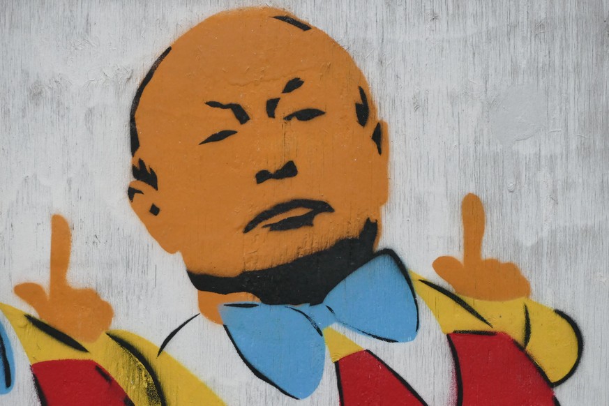 Ein Graffiti mit einer Karikatur von Kreml-Chef Wladimir Putin in Marlborough, Großbritannien.