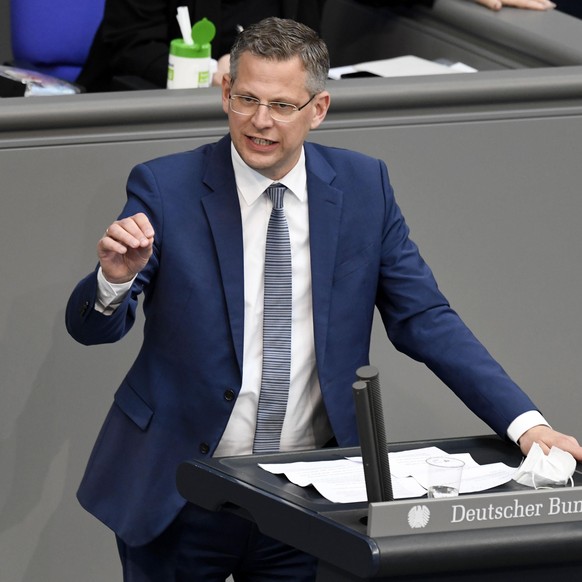 Christoph de Vries in der 233. Sitzung des Deutschen Bundestages im Reichstagsgebäude. Berlin, 10.06.2021