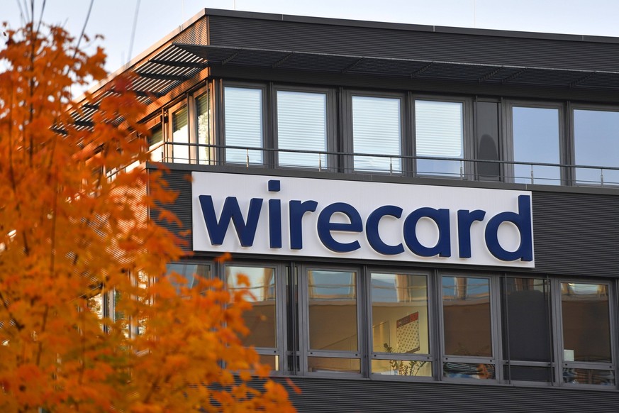 Sitz der wirecard AG in Aschheim Dornach in der Morgensonne am 20.10.2020. wirecard Logo, Firmenemblem,Schriftzug ,Gebaeude, Fassade,Sitz in Aschheim Dornach WIRECARD AG,Herbststimmung.Herbst. *** Sea ...