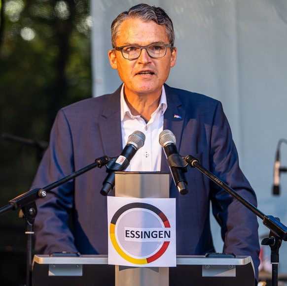 Roderich Kiesewetter (Bundestagsabgeordneter Aalen Heidenheim) eroeffnet die Kundgebung, Kundgebung von Kanzlerkandidat der CDU Armin Laschet in Essingen, 05.09.2021 Foto: EIBNER/Michael Schmidt