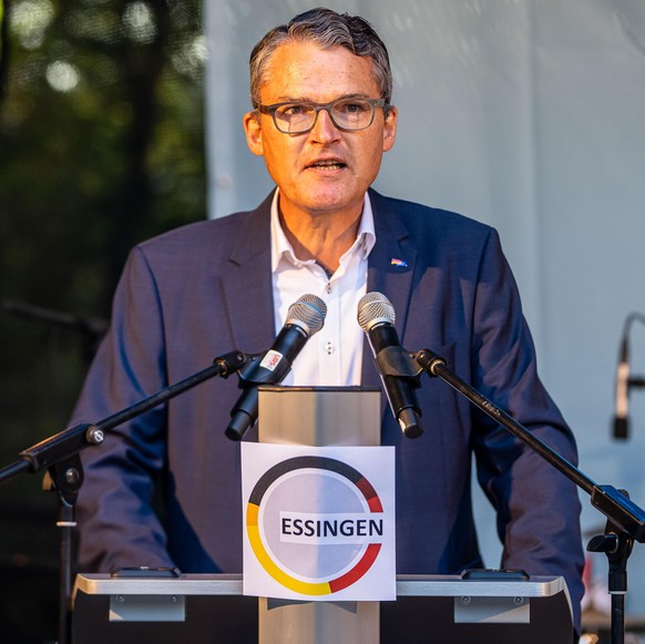 Roderich Kiesewetter (Bundestagsabgeordneter Aalen  Heidenheim) eroeffnet die Kundgebung, Kundgebung von Kanzlerkandidat der CDU Armin Laschet in Essingen, 05.09.2021 Foto: EIBNER/Michael Schmidt