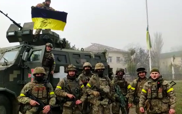 Nach einem angekündigten russischen Truppenabzug sind ukrainische Einheiten offenbar in die Kleinstadt Snihuriwka in der Südukraine eingerückt.