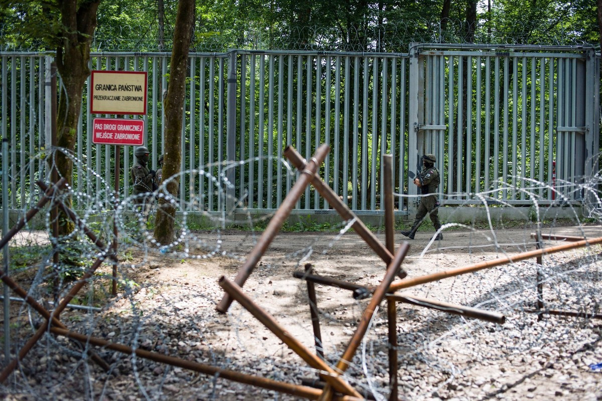 June 3, 2024, Bialowieza Forest, Poland: Polish soldiers patrol the border with Belarus along the border fence in the Bialowieza forest. Poland reintroduces an exclusion zone on parts of its border wi ...