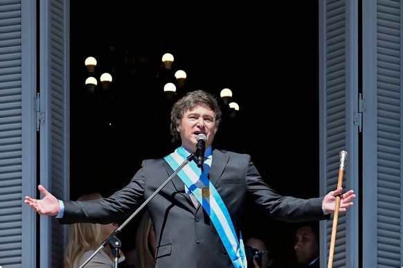 231211 -- BUENOS AIRES, Dec. 11, 2023 -- Argentina s new President Javier Milei delivers a speech to the crowd at a balcony of the Casa Rosada Presidential Palace in Buenos Aires, Argentina, Dec. 10,  ...