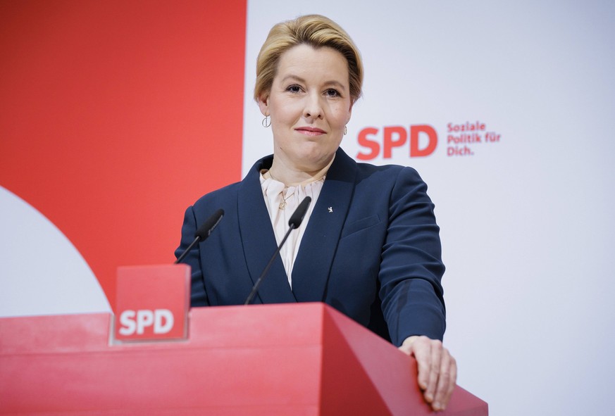 Franziska Giffey, Regierende Buergermeisterin von Berlin, aufgenommen bei einer Pressekonferenz anlaesslich des Wahlausganges der Wahl zum Berliner Abgeordnetenhaus im Willy Brandt Haus in Berlin. 13. ...