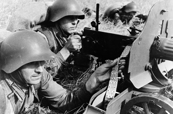 World war two, Red Army in the far eastern territory of the USSR 1941 WHA PUBLICATIONxINxGERxSUIxAUTxONLY !ACHTUNG AUFNAHMEDATUM GESCHÄTZT! Copyright: WHA UnitedArchivesWHA_069_0388
World was Two Red ...