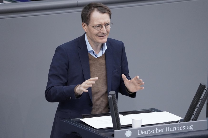 Aktuell,24.03.2022 Berlin, Gesundheitsminister Karl Lauterbach (SPD) im Portrait bei seiner Rede zum Haushalt 'Gesundheit' bei der 25. Sitzung des Deutschen Bundestag in Berlin