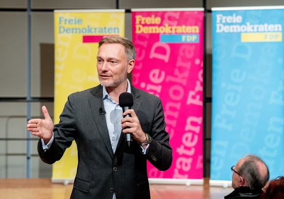 13.01.2025, Niedersachsen, Oldenburg: Christian Lindner, Bundesvorsitzender der FDP, spricht bei einer Wahlkampfveranstaltung in der Weser-Ems-Halle. Foto: Hauke-Christian Dittrich/dpa +++ dpa-Bildfun ...