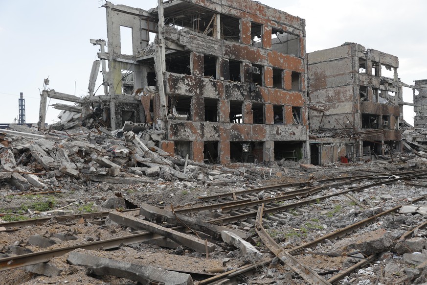 MARIUPOL, UKRAINE - MAY 27: A view from damaged sites amid Russian attacks in Mariupol, Ukraine on May 27, 2022. Leon Klein / Anadolu Agency