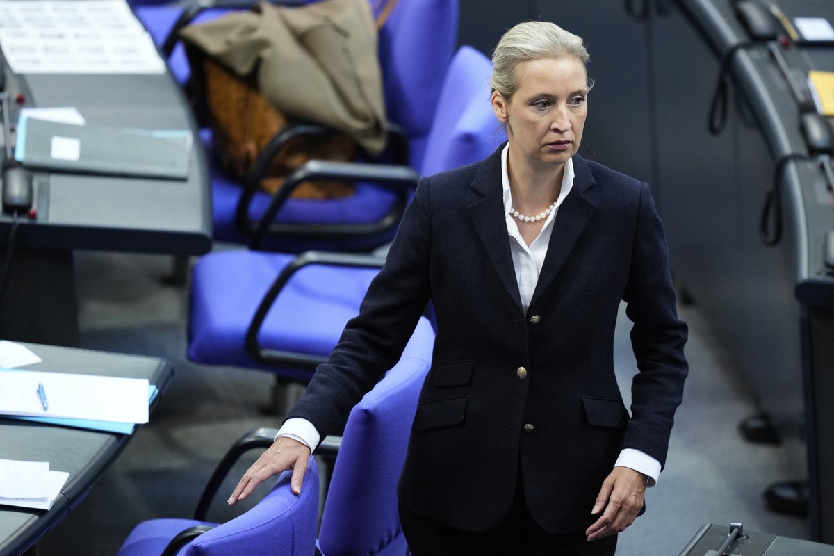 AfD leader Alice Weidel gestures in the German federal parliament, Bundestag, at the Reichstag building in Berlin, Tuesday, May 6, 2025. (AP Photo/Ebrahim Noroozi)