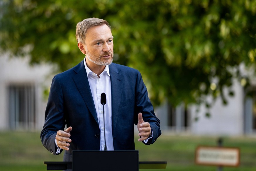 Bundesfinanzminister Christian Lindner haelt eine Pressekonferenz zur Vorstellung der Eckwerte des Inflationsausgleichsgesetzes in Berlin, 10.08.2022. Berlin Germany *** Federal Minister of Finance Ch ...