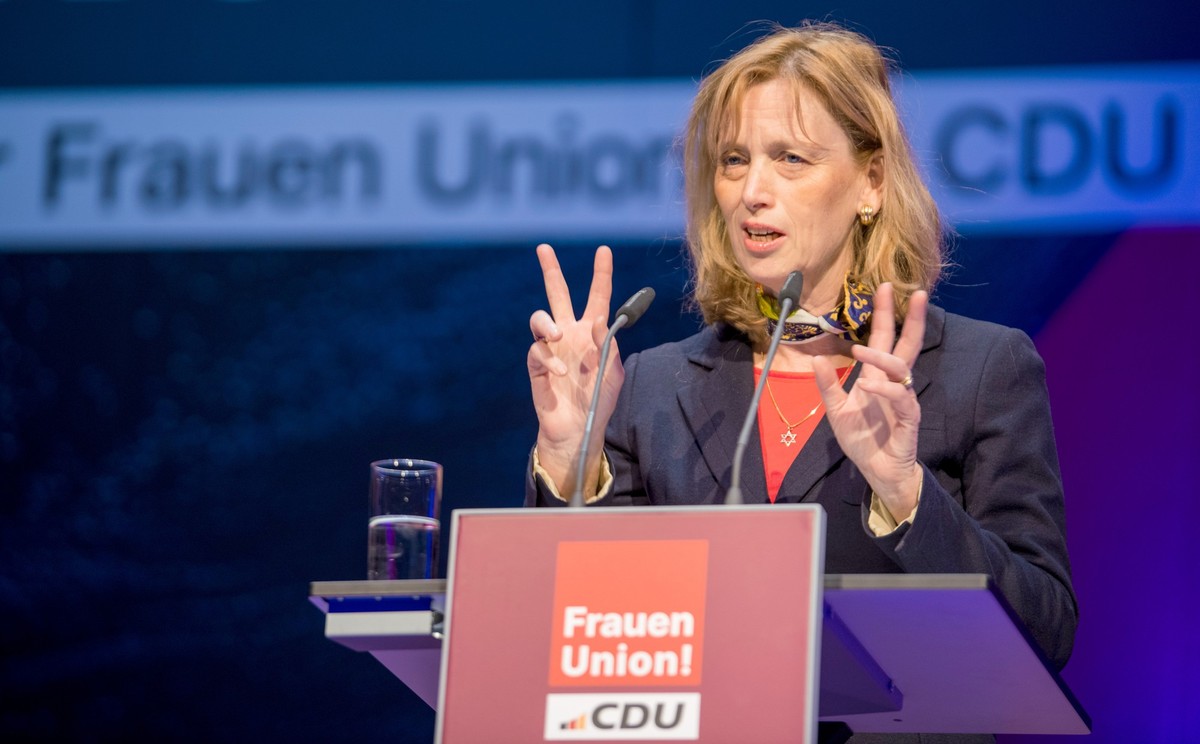 24.05.2025, Baden-Württemberg, Reutlingen: Bundesfamilienministerin Karin Prien (CDU) spricht beim 36. Bundesdelegiertentag der Frauen Union der CDU in der Stadthalle. Foto: Stefan Puchner/dpa +++ dpa ...
