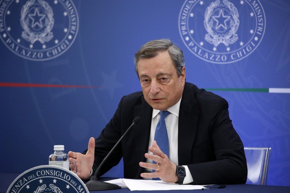 Mario Draghi begründet den Rücktritt mit dem Boykott vonseiten der Fünf-Sterne-Bewegung. 