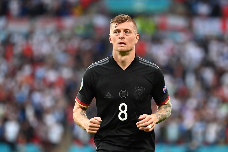 Toni KROOS beendet Karriere als Nationalspieler. Archivfoto; Toni KROOS (GER), Aktion,Einzelbild,angeschnittenes Einzelmotiv,Halbfigur,halbe Figur. Achtelfinale, Spiel M44, England (ENG) - Deutschland ...