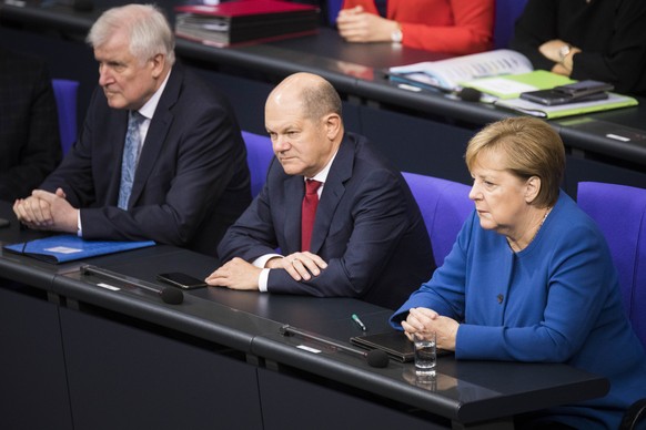 Seehofer, Scholz, Merkel – drei Spitzenpolitiker auf der Suche nach dem Volksverständnis.