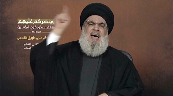 ARCHIV - 03.11.2023, Libanon, Beirut: Dieses Videostandbild zeigt Hisbollah-Führer Sayyed Hassan Nasrallah, der über eine Videoverbindung während einer Kundgebung in Beirut spricht. (zu dpa: «Hisbolla ...