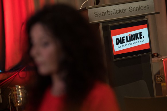 27.03.2022, Saarland, Saarbr�cken: Barbara Spaniol, Spitzenkandidatin der Linken, steht auf der Wahlparty zur Landtagswahl. Foto: Oliver Dietze/dpa +++ dpa-Bildfunk +++