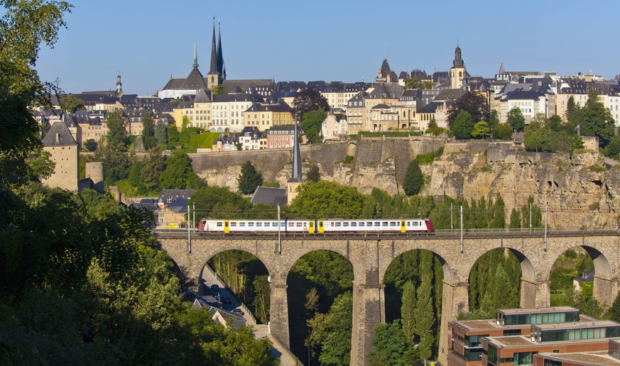 Germany, Saarland, Train, viaduct, cityscape, Luxemburg City PUBLICATIONxINxGERxSUIxAUTxHUNxONLY WDF001379

Germany Saarland Train viaduct Cityscape Luxembourg City PUBLICATIONxINxGERxSUIxAUTxHUNxON ...