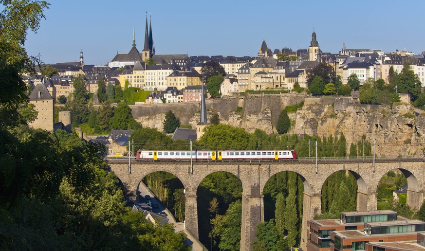 Germany, Saarland, Train, viaduct, cityscape, Luxemburg City PUBLICATIONxINxGERxSUIxAUTxHUNxONLY WDF001379

Germany Saarland Train viaduct Cityscape Luxembourg City PUBLICATIONxINxGERxSUIxAUTxHUNxON ...