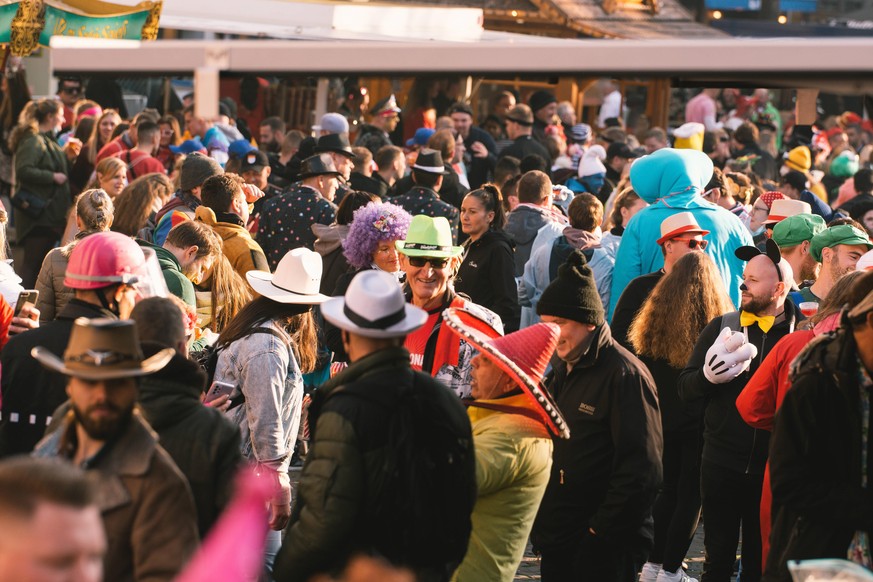 Carnival Opening In Cologne carnival reveller celebrate for the camera during the carnival opening in cologne, Germany on Nov 11, 2021 Cologne Germany PUBLICATIONxNOTxINxFRA Copyright: xYingxTangx tan ...