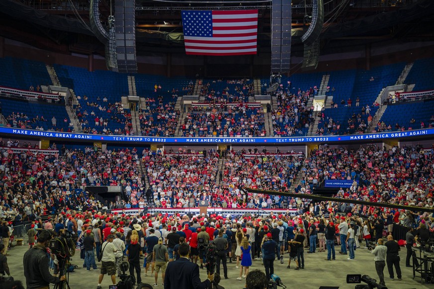USA, Wahlkampfauftritt von Donald Trump in Tulsa President Donald Trump speaks at a campaign rally at the Bank of Oklahoma Center in Tulsa, Oklahoma on Saturday, June 20, 2020. President Donald Trump  ...
