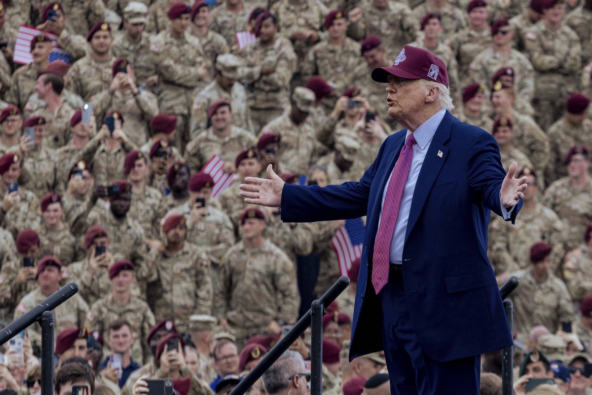 June 10, 2025, Fort Bragg, Nc, United States of America: U.S. President Donald Trump gestures to the crowd before delivering remarks celebrating the Army 250 birthday at Fort Bragg Military Base, June ...