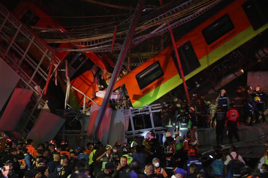 In Mexiko-Stadt ist eine U-Bahn-Brücke eingestürzt.