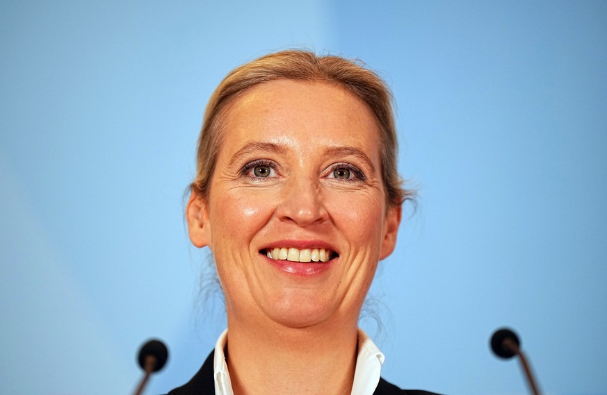 31.01.2025, Berlin: Alice Weidel, Co-Vorsitzende der AfD-Bundestagsfraktion, gibt nach der Abstimmung