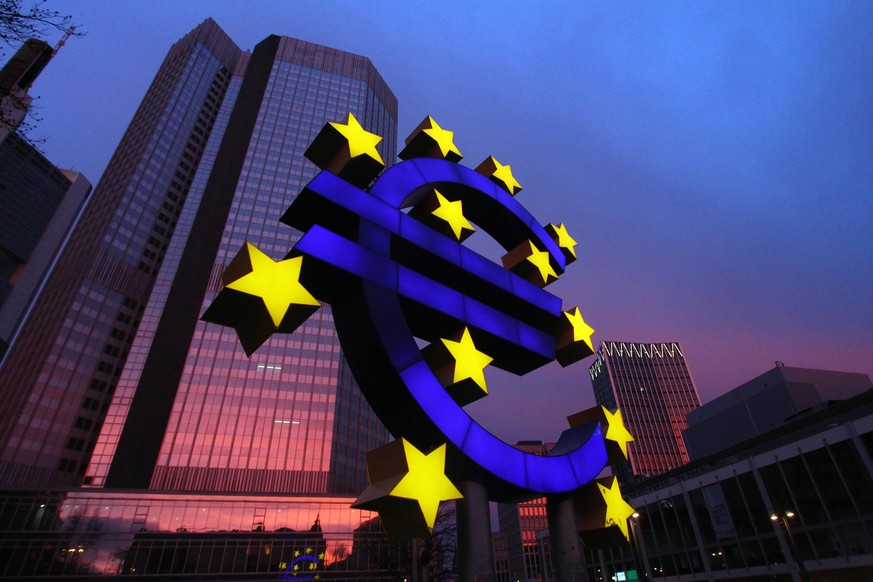 Euro Symbol vor der alten EZB Europ