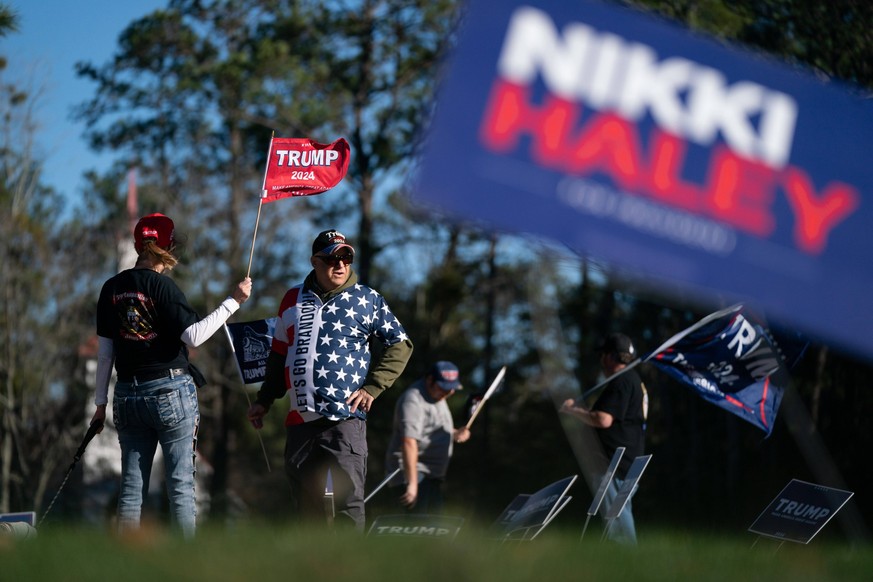 Presidential candidate Nikki Haley in Conway, US - 28 Jan 2024 Supporters of former President Donald Trump stand at the entrance of a campaign rally for Republican presidential candidate Nikki Haley a ...