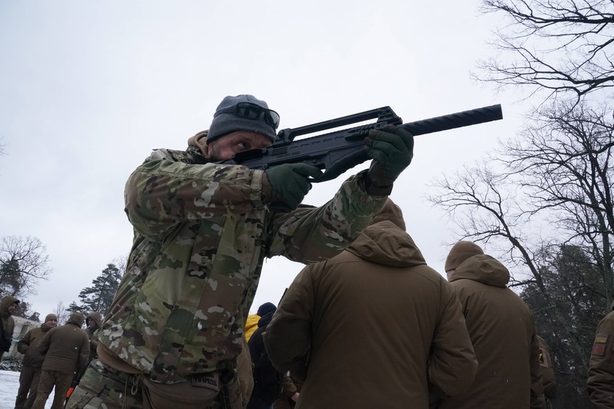 February 12, 2022, Kyiv, Ukraine: Ukrainian military veterans and civilians train and prepare for a Russian invasion at an abandoned camp on the outskirts of Kyiv on February 12 2022 in Ukraine. Russi ...