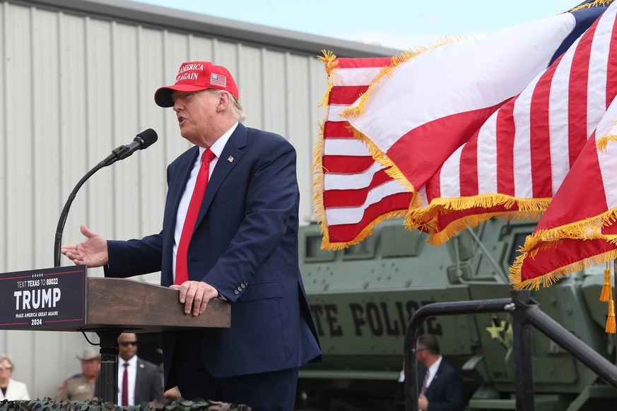 November 13, 2023, Edinburg, TX, USA: Former President DONALD TRUMP arrives at the border in south Texas at the South Texas International Airport in Edinburg as he visits with the Texas governor and b ...