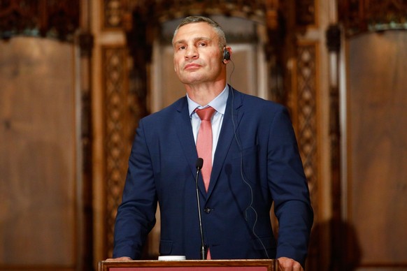 24.09.2022, Spanien, Barcelona, Catalonia: Vitali Klitschko, Bürgermeister von Kiew, nimmt an einer Pressekonferenz nach der Unterzeichnung einer Kooperationsvereinbarung mit der Bürgermeisterin von B ...