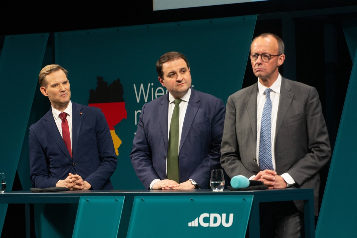 Friedlich Merz Rally For Upcoming Election In Bonn And Counter Protest Friedrich Merz, the leader of the CDU, Hendrik Streeck, the top candidate for the German Bundestag, and Nathanael Liminski, the s ...