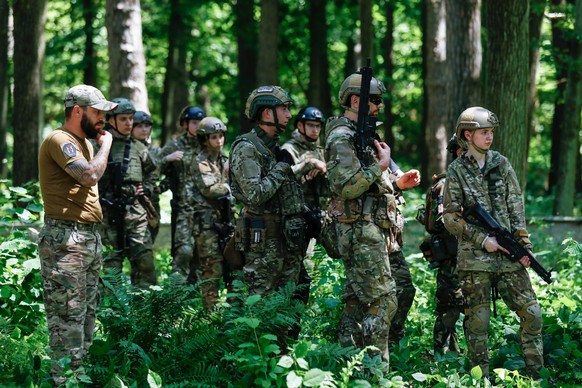 June 28, 2024, Lviv, Ukraine: Ukrainian armed soldiers seen during a military training at a camp in Ukraine. Lviv Ukraine - ZUMAs197 20240628_aaa_s197_195 Copyright: xMohammadxJavadxAbjoushakx