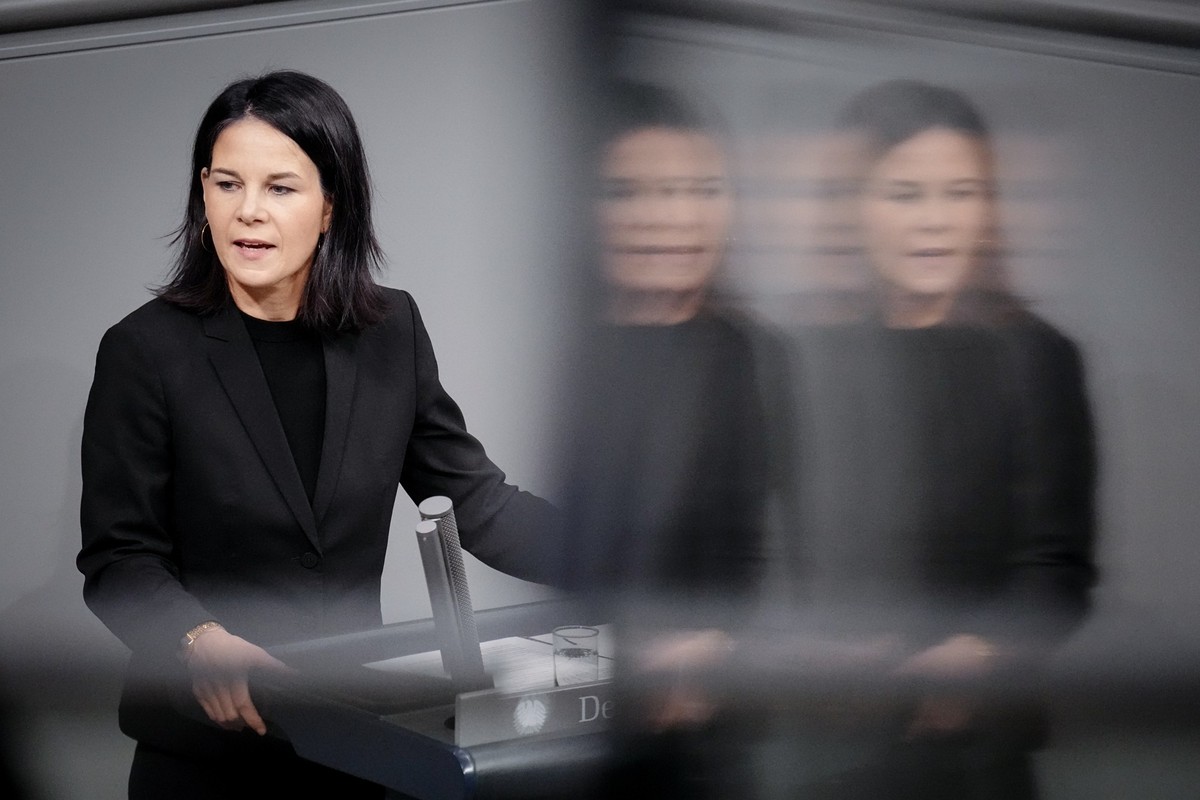 31.01.2024, Berlin: Annalena Baerbock (Bündnis 90/Die Grünen), Außenministerin, spricht im Bundestag zum Etat des Auswärtigen Amts. Foto: Kay Nietfeld/dpa +++ dpa-Bildfunk +++