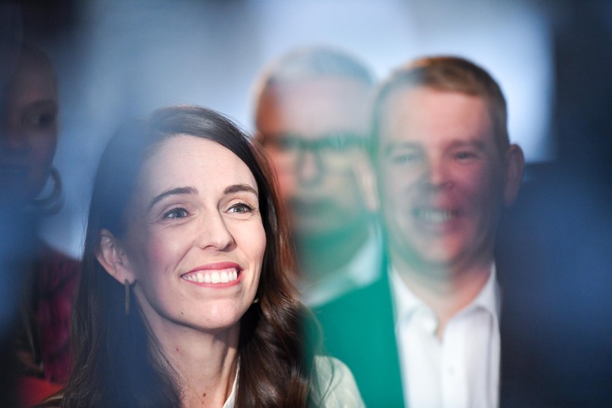 18.10.2020, Neuseeland, Auckland: Jacinda Ardern, Ministerpräsidentin von Neuseeland, nimmt a
n einer Pressekonferenz teil. Ardern und ihre Labour-Partei können nach einem historischen Wahlsieg in dem ...