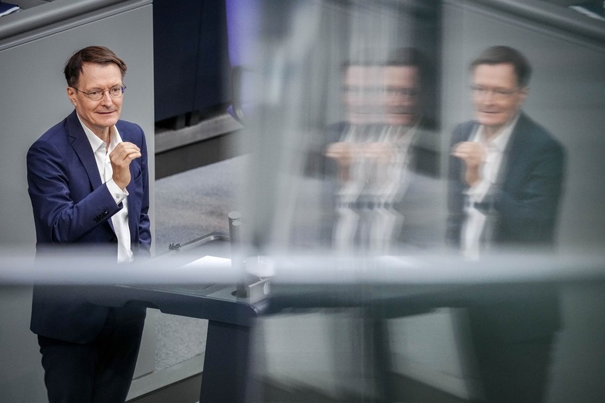 dpatopbilder - 21.09.2023, Berlin: Karl Lauterbach (SPD), Bundesminister für Gesundheit, spricht bei der Sitzung des Bundestags. Thema ist die Krankenhausstrukturreform. Foto: Kay Nietfeld/dpa +++ dpa ...