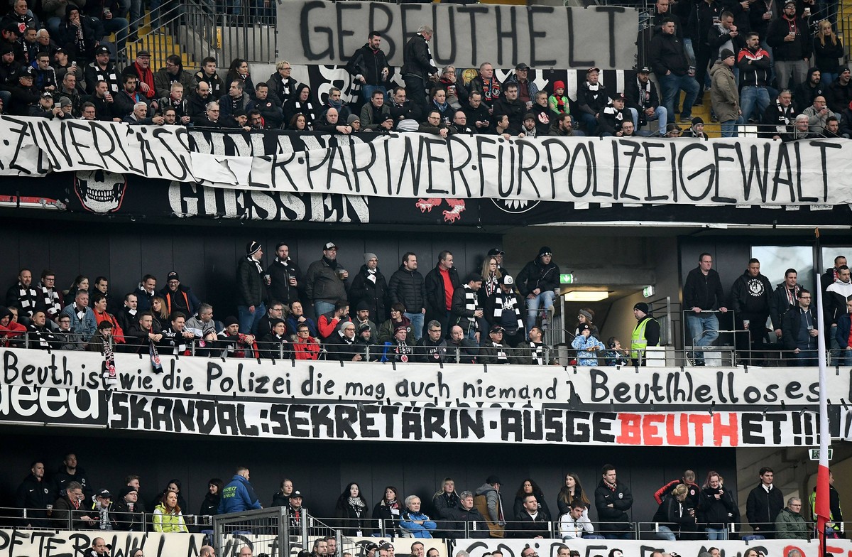 "Zuverlässiger Partner für Polizeigewalt", "Beuth ist wie die Polizei, die mag auch niemand", "Skandal: Sekretärin ausgebeuthet!!!"