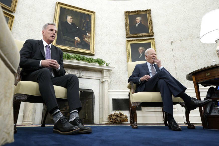 Joe Biden Meets With Kevin McCarthy - Washington U.S. President Joe Biden R meets with House Speaker Kevin McCarthy in the Oval Office of the White House in Washington on May 22, 2023. Photo by Yuri G ...