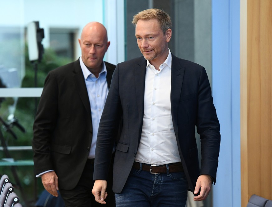 Germany&#039;s Free Democratic Party (FDP) leader Christian Lindner and FDP top candidate of Thuringia state Thomas Kemmerich attend to a news conference in Berlin, Germany, October 28, 2019. REUTERS/ ...