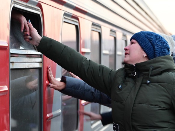 RUSSIA, CHITA - NOVEMBER 7, 2022: A send-off ceremony at the Chita-1 railway station for mobilized Russian Army reservists departing for one of the regions of the European part of Russia. The reservis ...