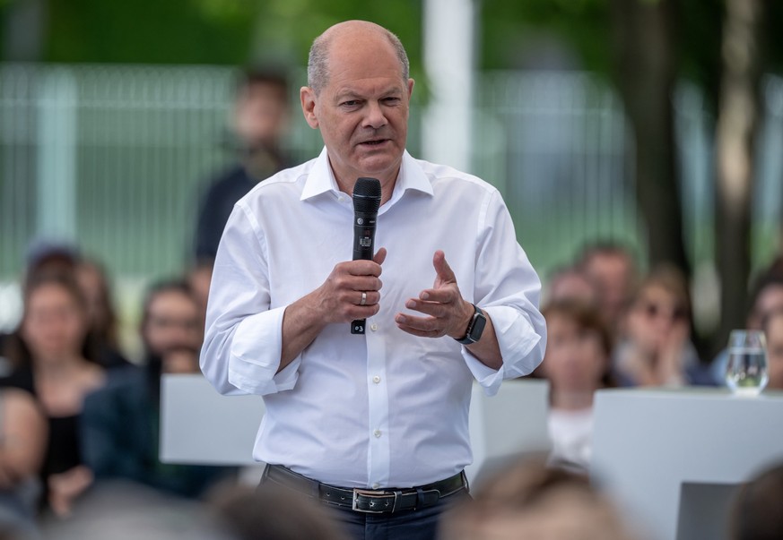 26.05.2024, Berlin: Bundeskanzler Olaf Scholz (SPD) nimmt am Demokratiefest teil anlässlich des Jubiläums 75 Jahre Grundgesetz und spricht im Dialogforum. Foto: Michael Kappeler/dpa +++ dpa-Bildfunk + ...