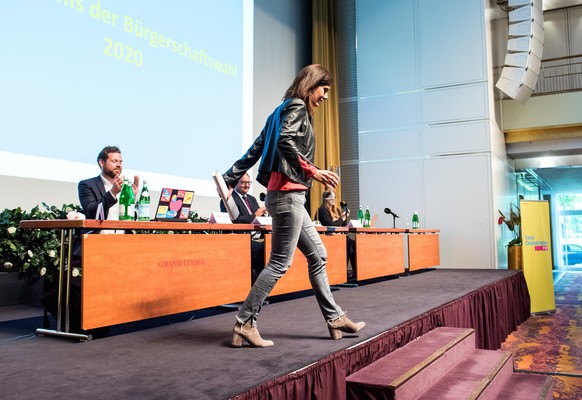 05.09.2020, Hamburg: Katja Suding, Landesvorsitzende der FDP Hamburg, verl�sst beim Landesparteitag nach ihrer Rede die B�hne. Suding hat gut ein halbes Jahr nach der Wahlschlappe der FDP in Hamburg i ...