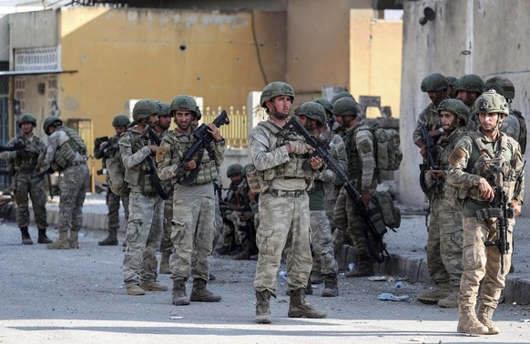 Türkische Soldaten in der syrischen Stadt Ras al Ayn.