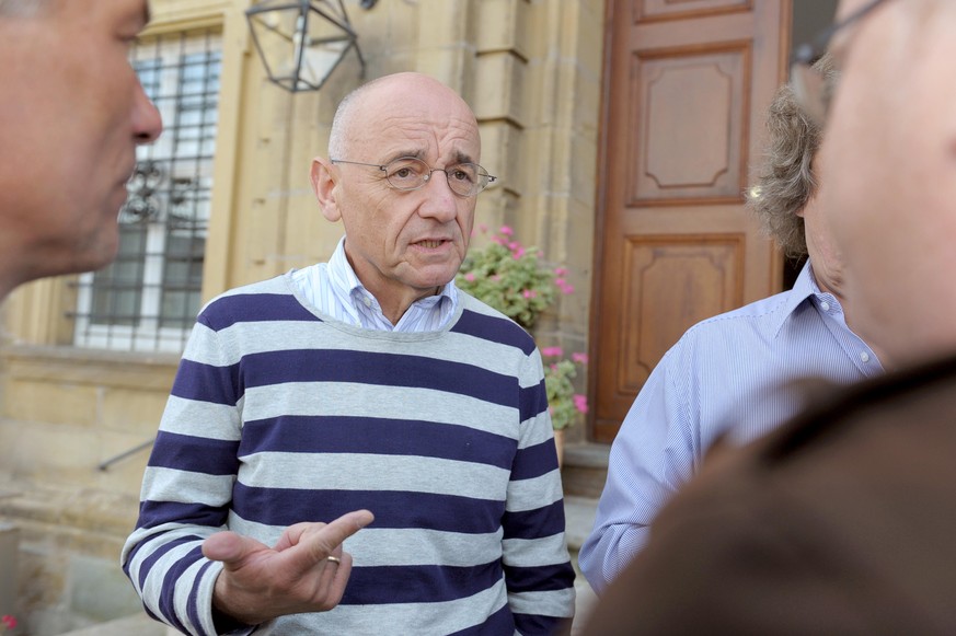 Der Landtagsabgeordnete Alfred Sauter (CSU) unterhält sich am Mittwoch (21.09.2011) während der Herbstklausur der CSU auf Kloster Banz (Oberfranken) mit Medienvertretern. Die Landtags-CSU setzt ihre H ...