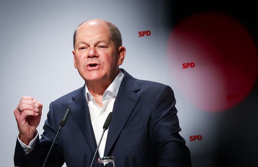 05.02.2023, Schleswig-Holstein, Husum: Bundeskanzler Olaf Scholz (SPD) spricht auf dem Landesparteitag der SPD Schleswig-Holstein in der Messe Husum. Foto: Christian Charisius/dpa +++ dpa-Bildfunk +++